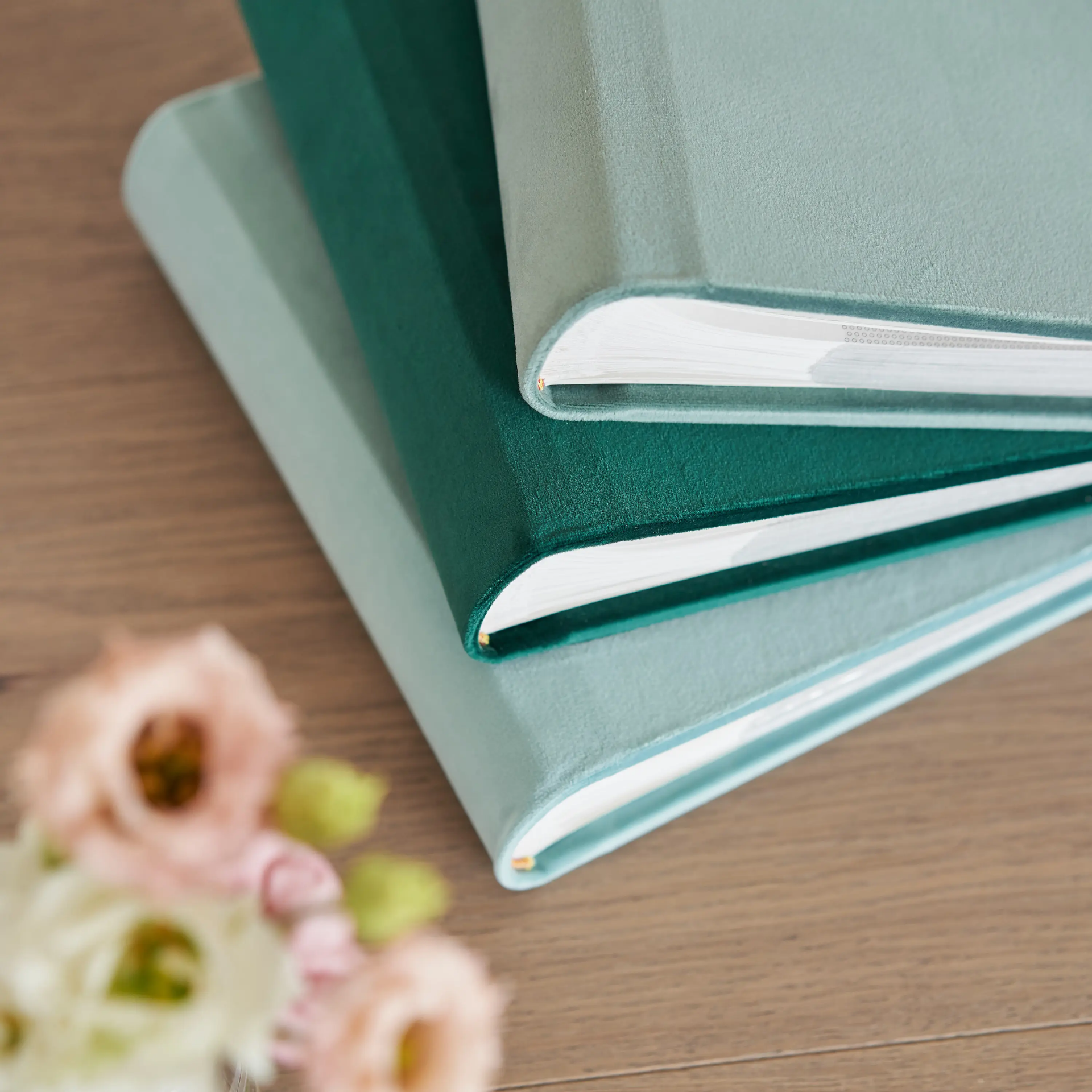 Velvet Slip In Photo Album for 200 4x6 or 5x7  Photos - Image 3