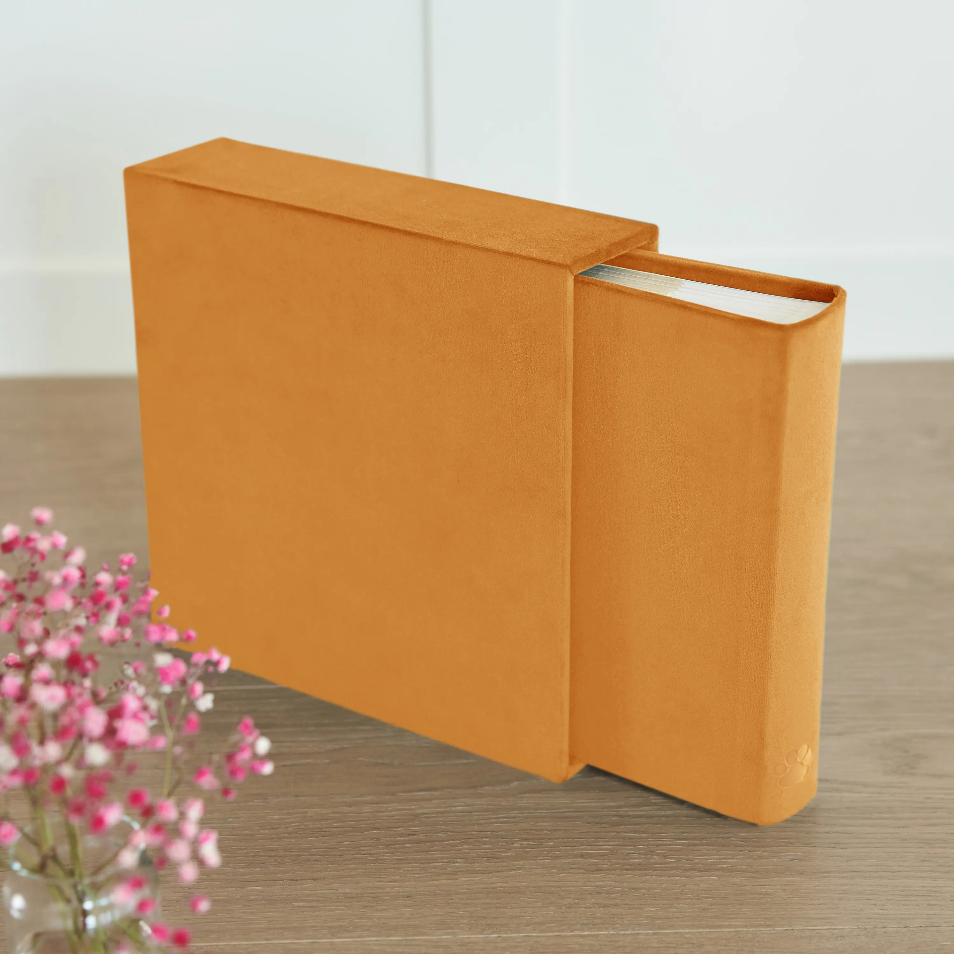 Velvet Slip In Photo Album for 200 4x6 or 5x7 Photos Embossed Dog Paw - Image 7