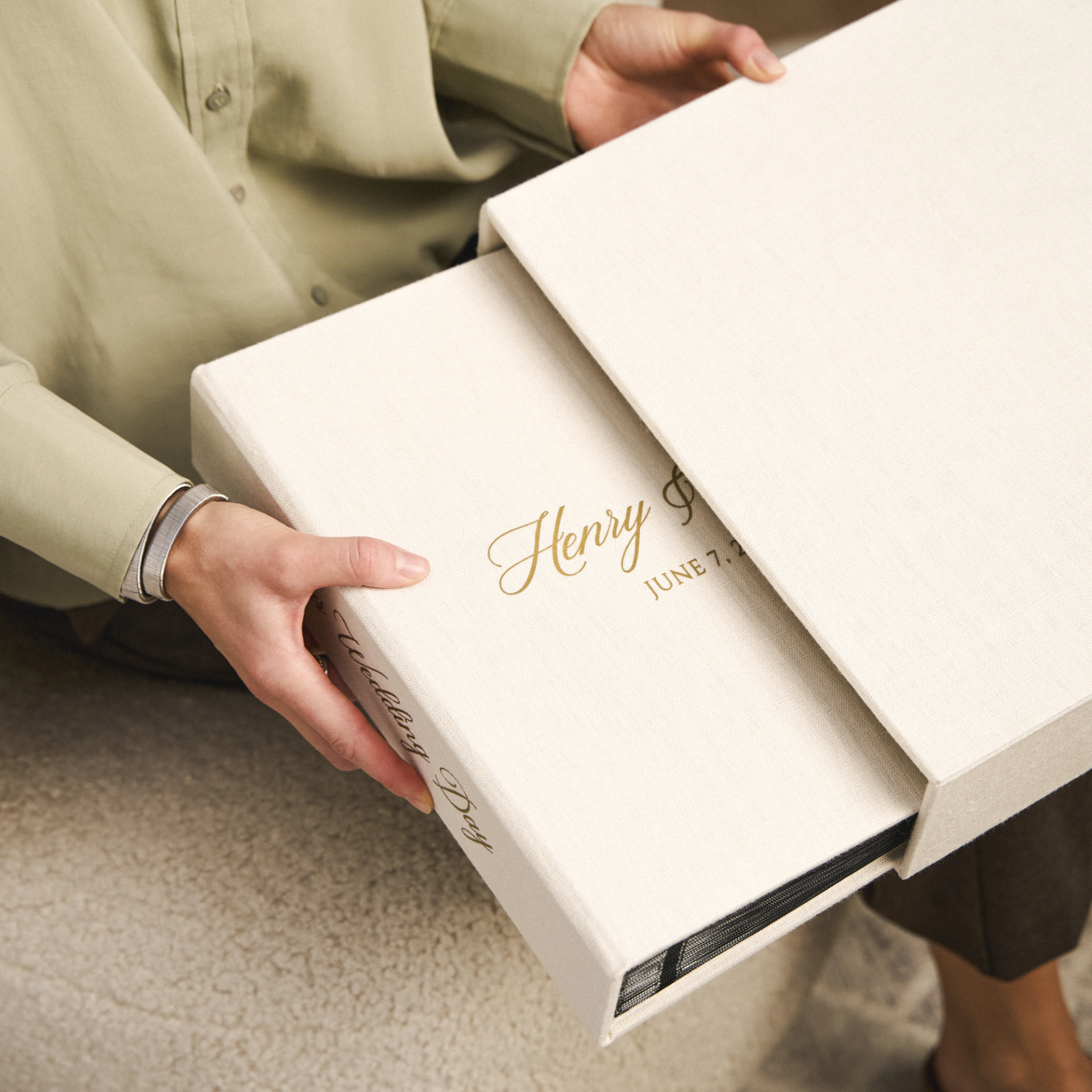 Linen Slip In Photo Album for 100-1000 4x6 Photos - Image 2