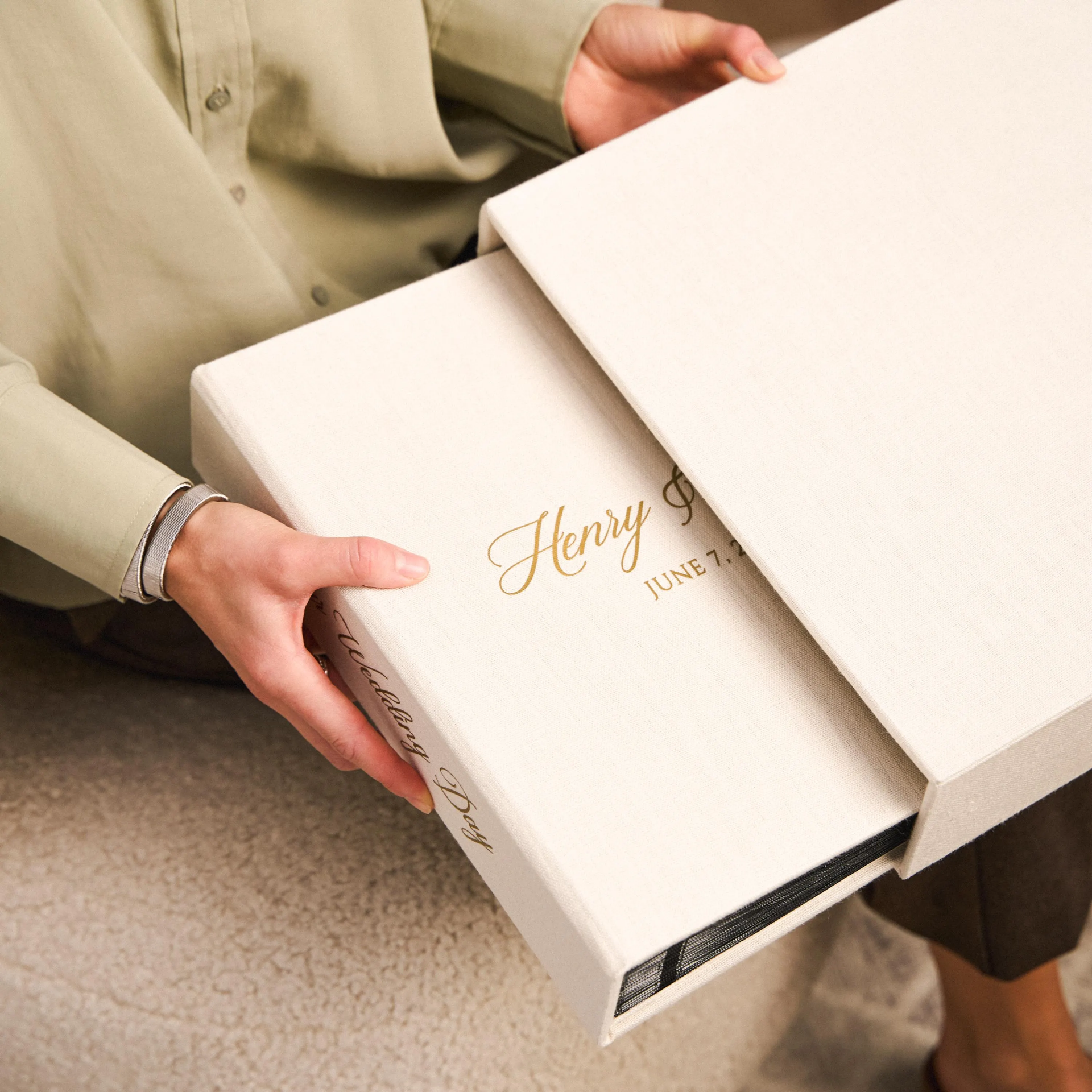 Linen Slip In Photo Album for 100-1000 4x6 Photos - Image 3