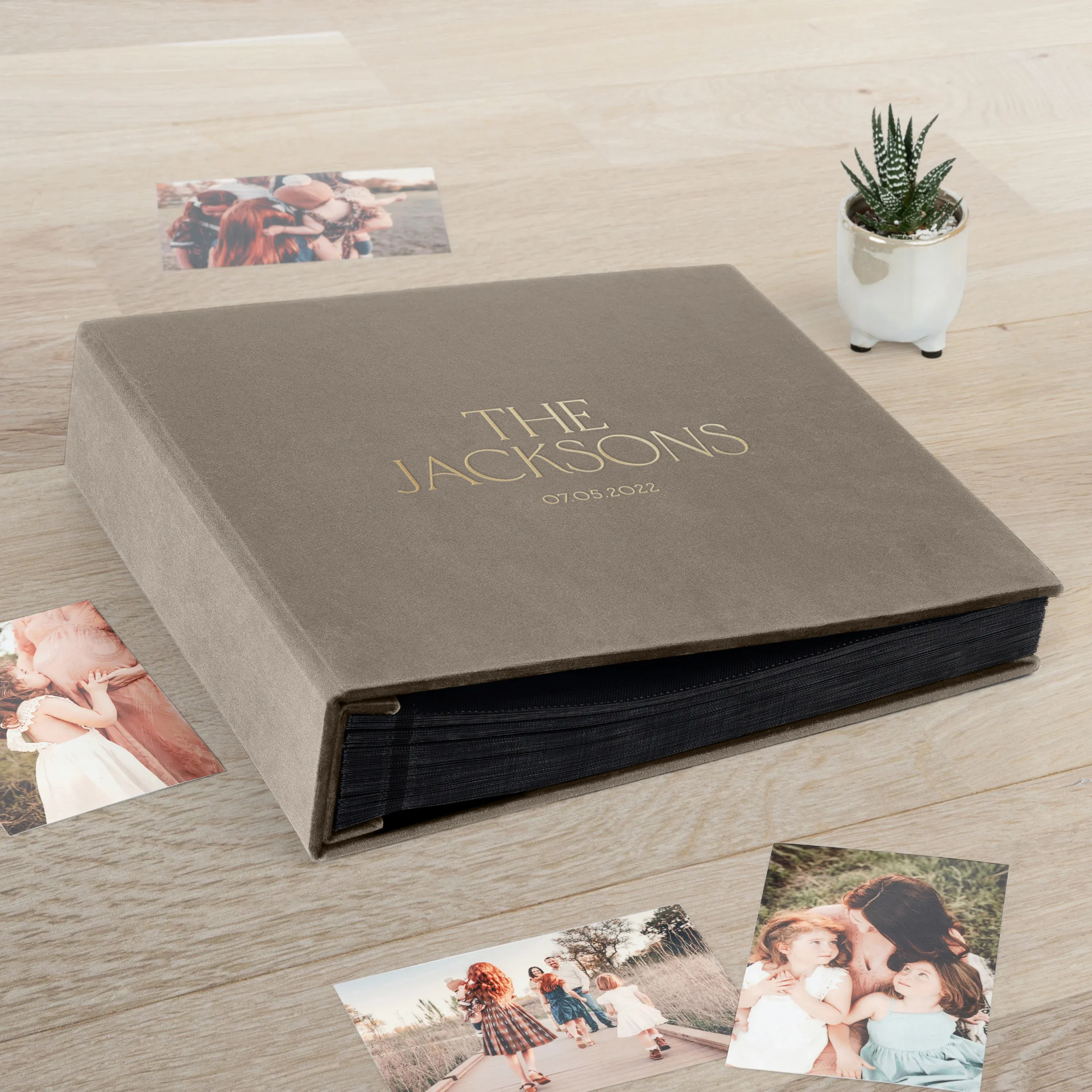 Velvet Slip In Photo Album for 120-1200 4x6 Photos, Design M27 - Image 4
