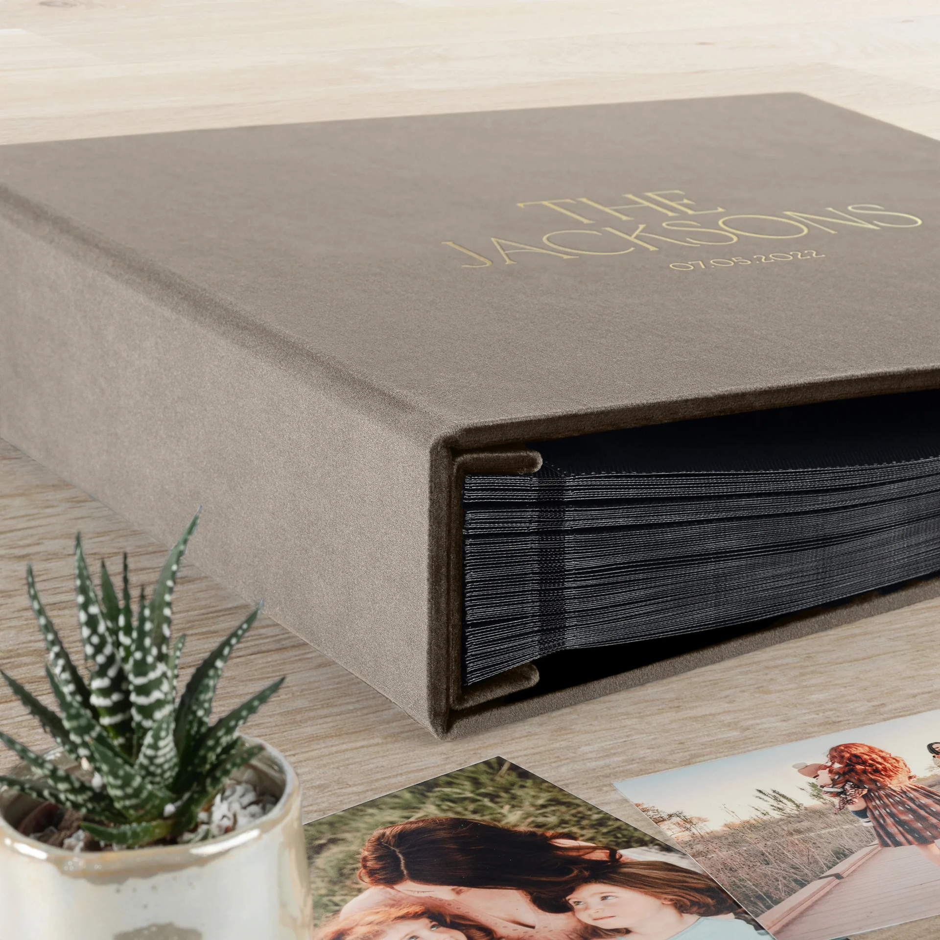 Velvet Slip In Photo Album for 120-1200 4x6 Photos, Design M27 - Image 3