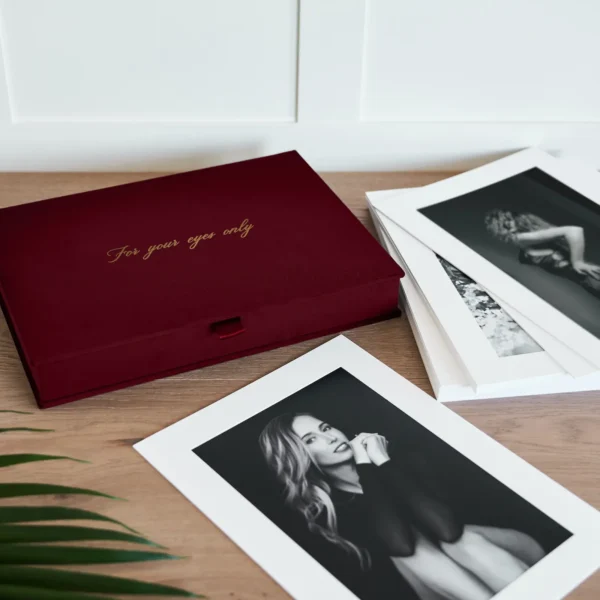 Velvet Folio Box with 20 Slip-in Matts