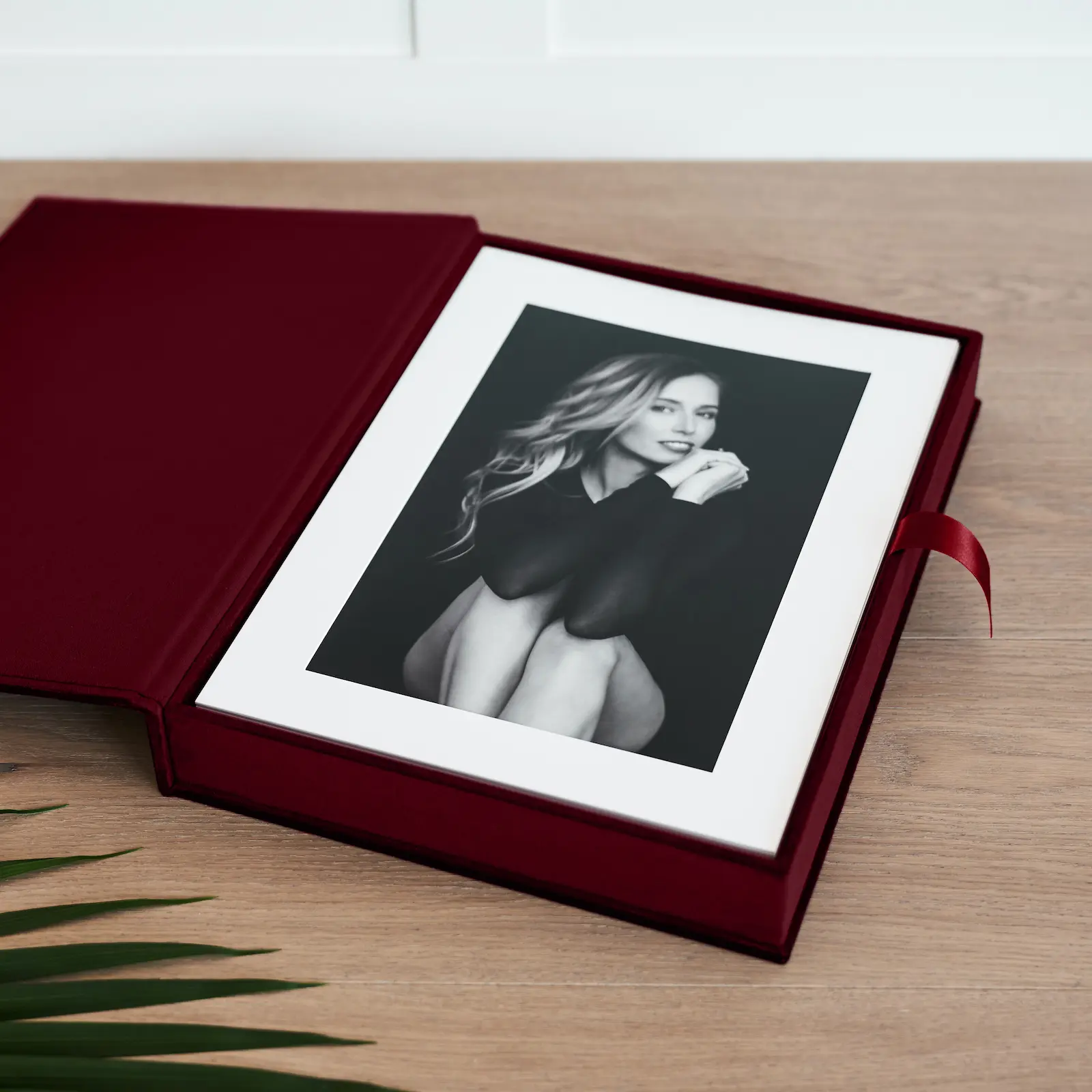 Velvet Folio Box with 20 Slip-in Matts - Image 2