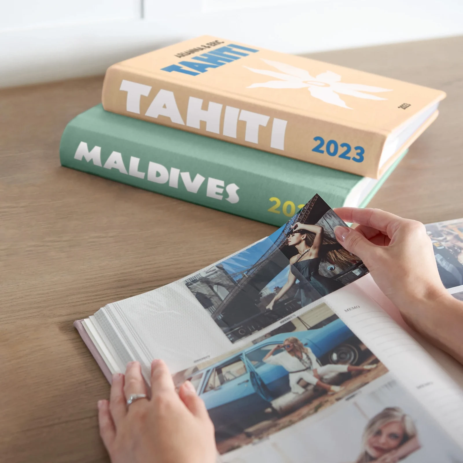 Velvet Travel Photo Album with Sleeves for 300 4x6 Photos - Image 3