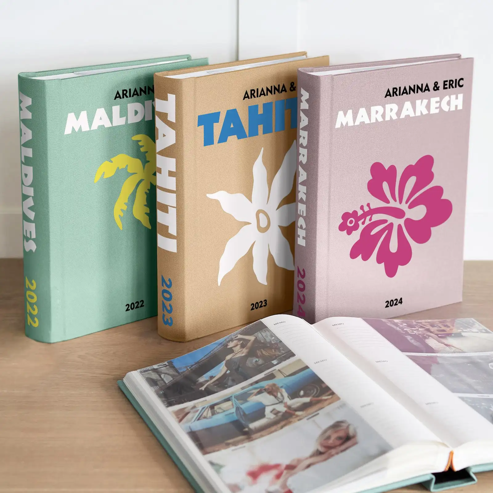 Velvet Travel Photo Album with Sleeves for 300 4x6 Photos