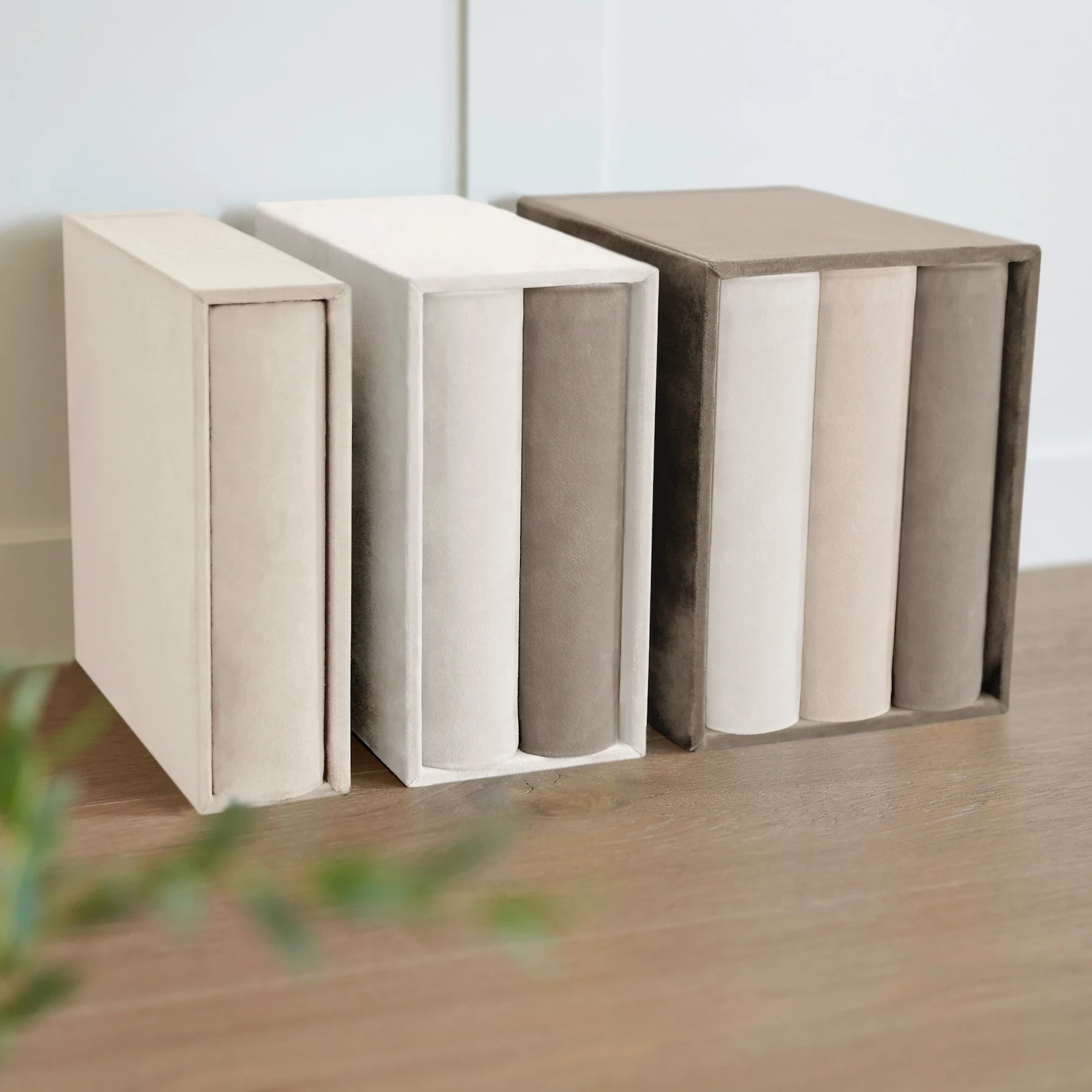 Velvet Photo Album with Sleeves for 300 4x6 Photos - Image 5