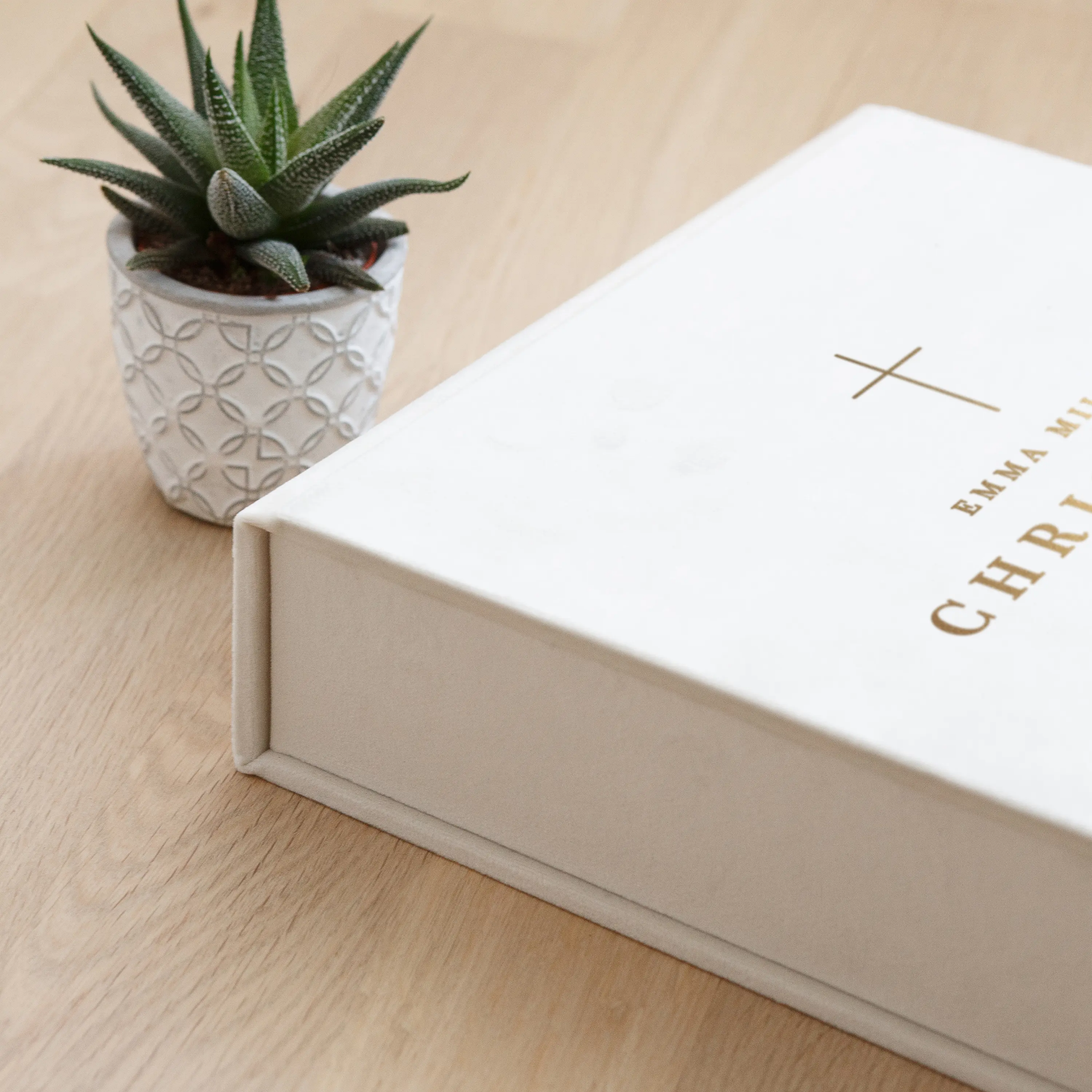 Velvet Baby Christening Memory Box, Magnet Closure - Image 4