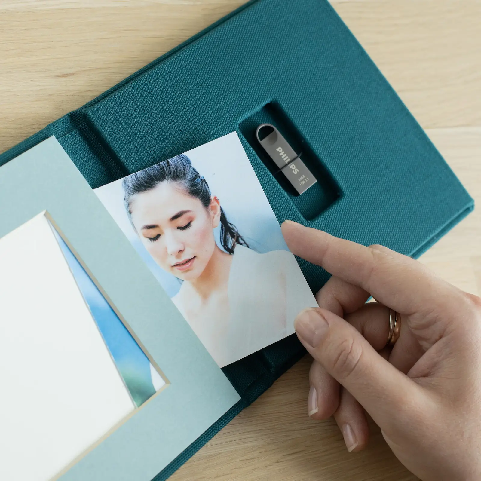 Linen USB Box - Image 4