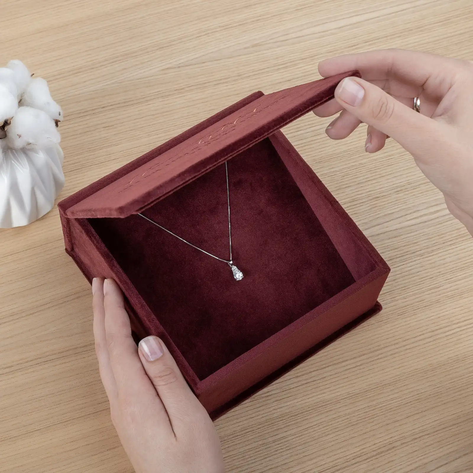 Velvet Necklace & Bracelet Gift Box - Image 2